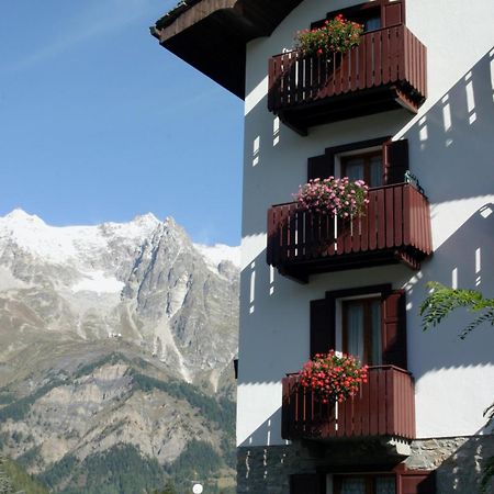 Hotel Berthod Courmayeur Ngoại thất bức ảnh